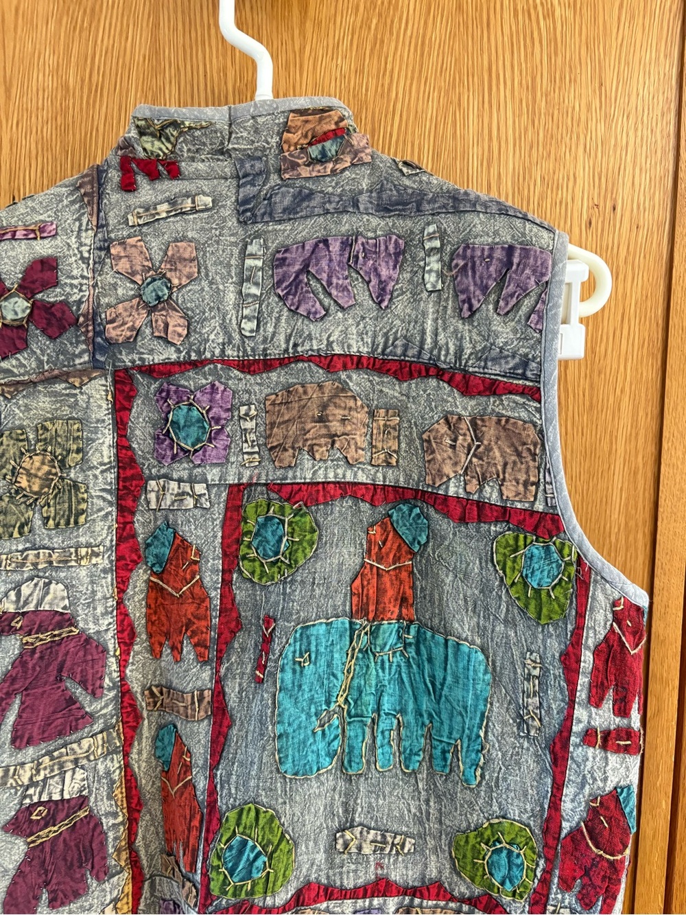 Sacred Threads Gray Quilted Patchwork Kids Vest with Multicolor Appliqué - Picture 5 of 6